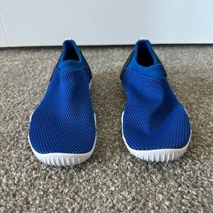 NEW Nike Aqua Sock 360 (GS) – Blue/Black/White – Youth Size 2Y Water Shoes